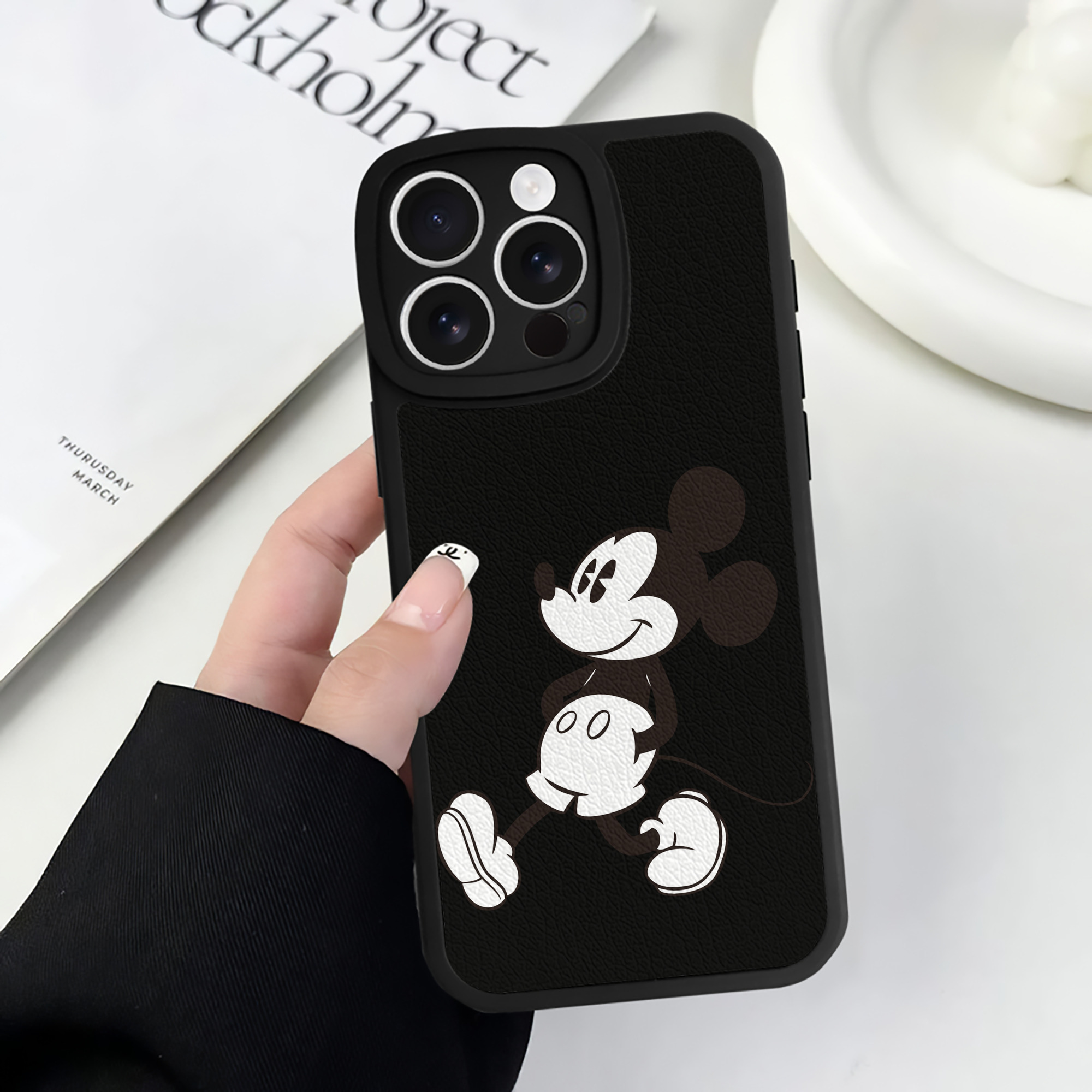 （画像用） ミッキーマウス Mickey Mouse 【iPhone 16シリーズ対応】シリコンスマホケース（レザー調） 材質：シリコン